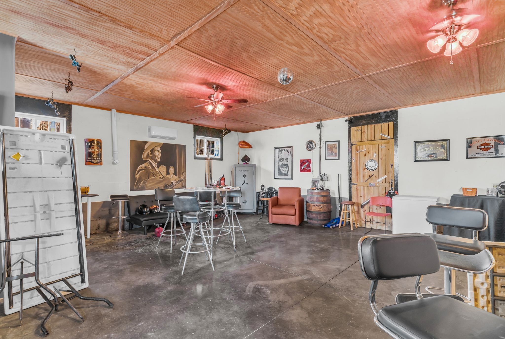 2450 Scotty Parker Road Portland, TN 37148 - Photo 22 of 37 a living room with furniture and a large window