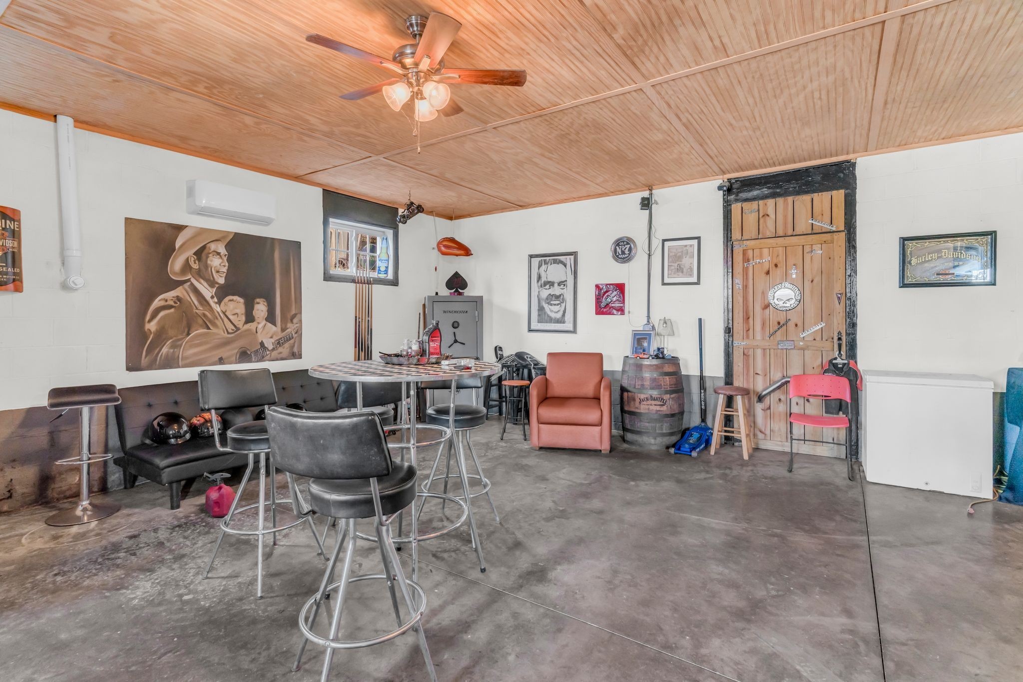 2450 Scotty Parker Road Portland, TN 37148 - Photo 23 of 37 a living room with furniture and a flat screen tv