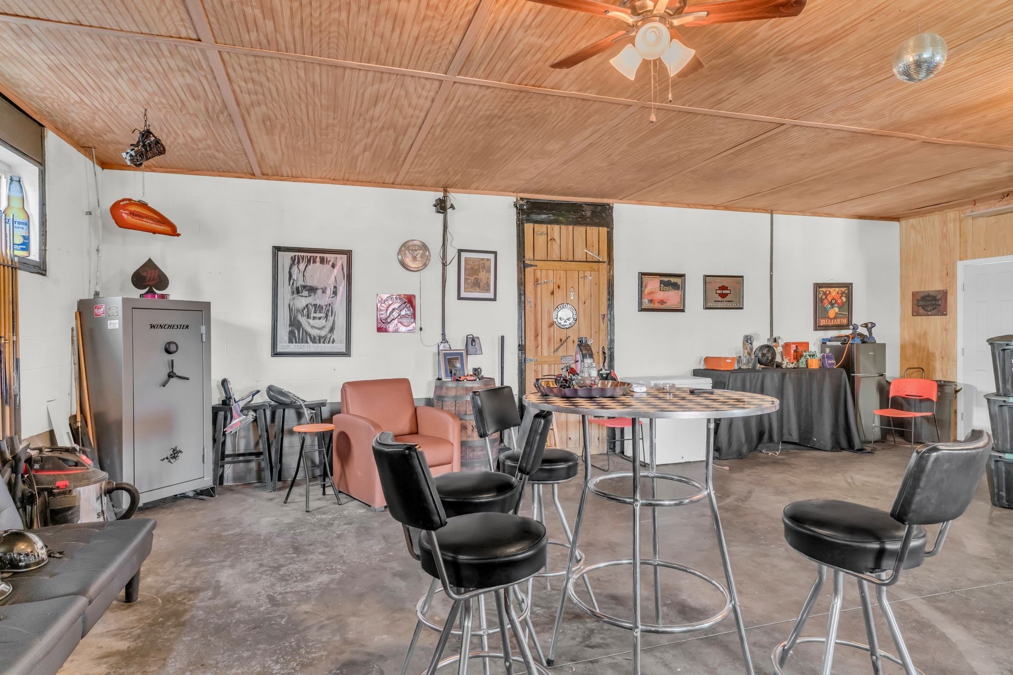 2450 Scotty Parker Road Portland, TN 37148 - Photo 25 of 37 a living room with furniture and a window