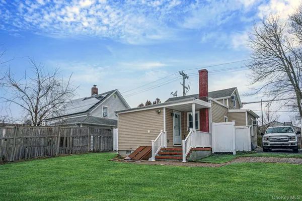 $425,000 | 723 West Main Street, Riverhead, NY 11901