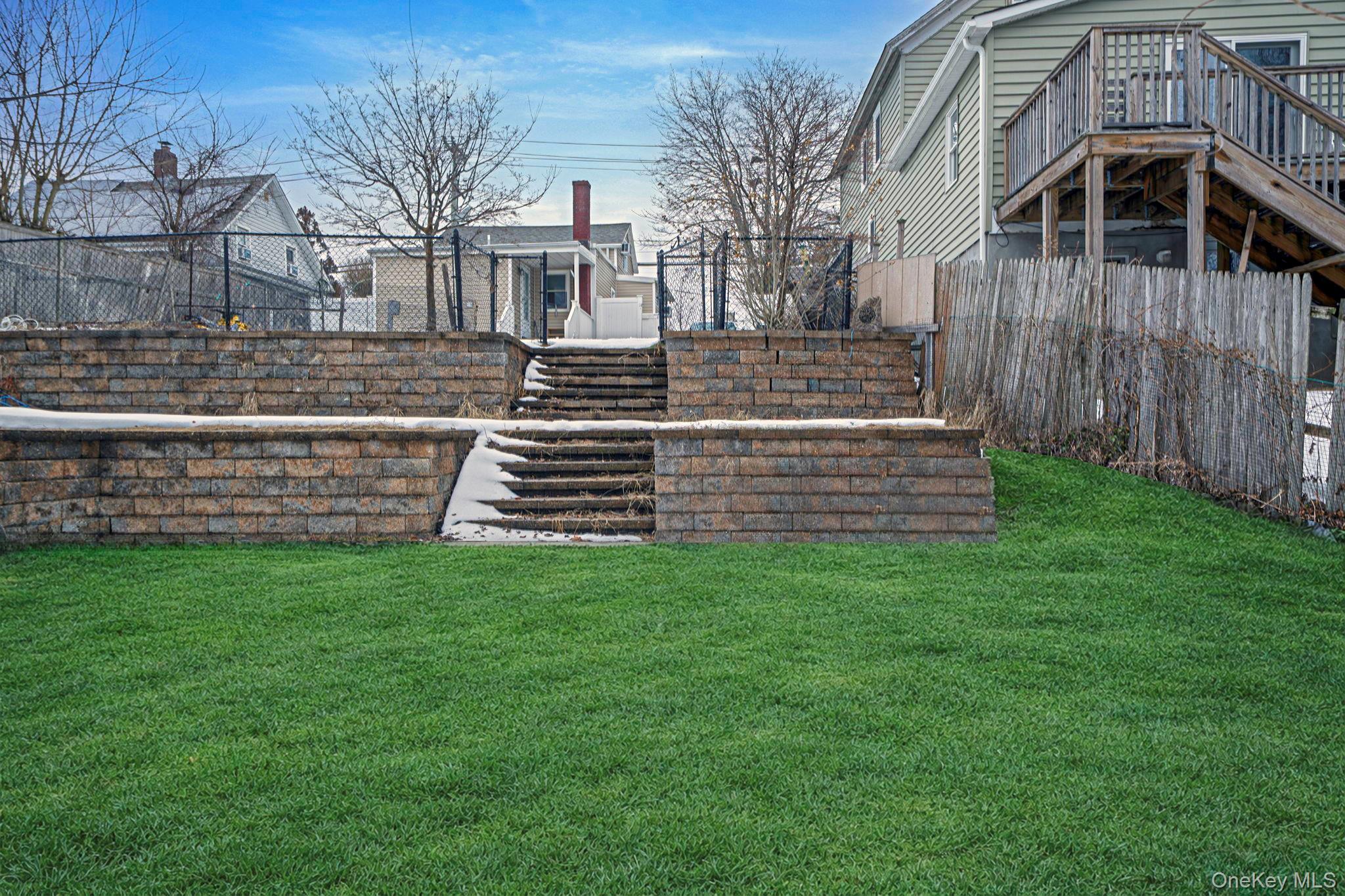 723 West Main Street Riverhead, NY 11901 - Photo 4 of 11