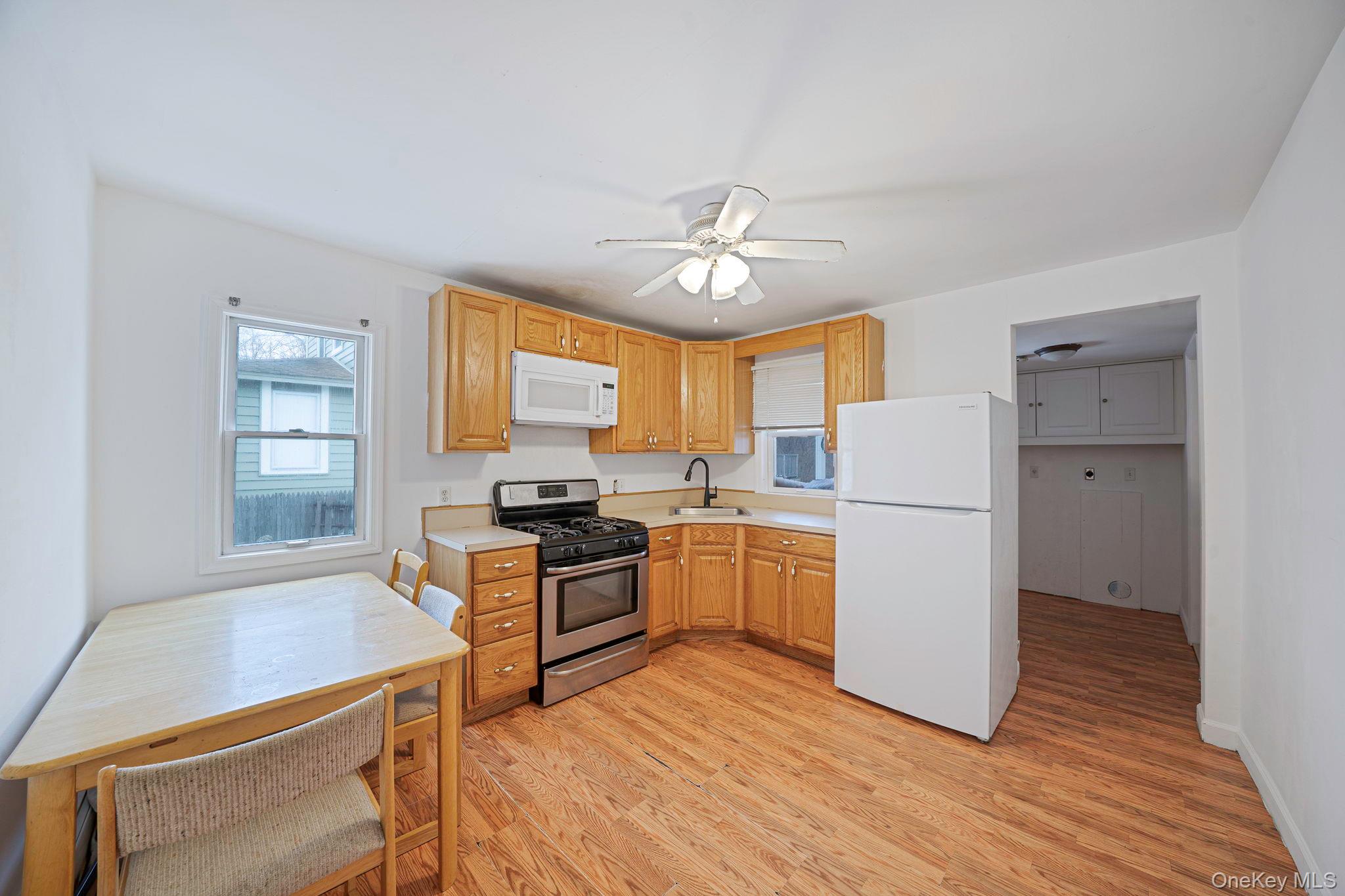 723 West Main Street Riverhead, NY 11901 - Photo 5 of 11