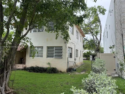 a view of a house with a backyard