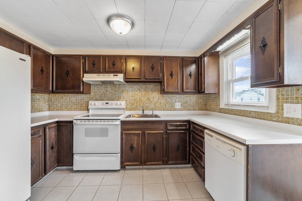 170 Rumney Road Revere, MA 02151 - Photo 10 of 41 Gallery Image 10