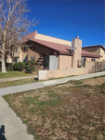 $2,100 | 38000 17th Street East, Unit 16, Palmdale, CA 93550
