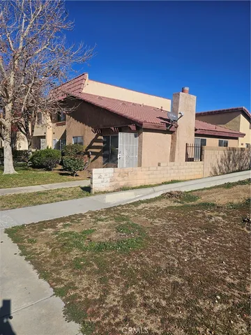 $2,300 | 38000 17th Street East, Unit 16, Palmdale, CA 93550