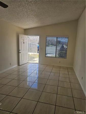 $2,100 | 38000 17th Street East, Unit 16, Palmdale, CA 93550