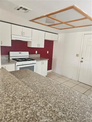 $2,300 | 38000 17th Street East, Unit 16, Palmdale, CA 93550