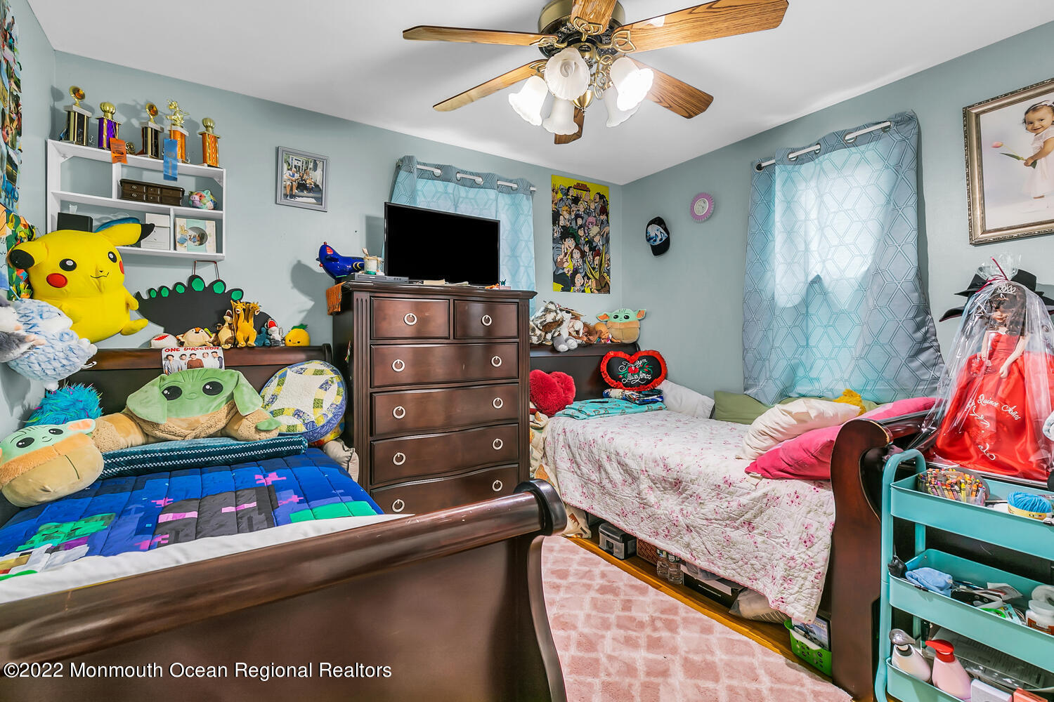 2314 Oak Tree Road Point Pleasant, NJ 08742 - Photo 6 of 17 a room with furniture and a flat screen tv