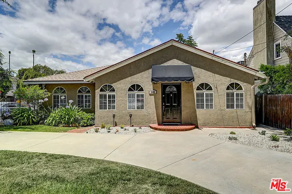 $6,300 | 15601 Morrison Street, Encino, CA 91403