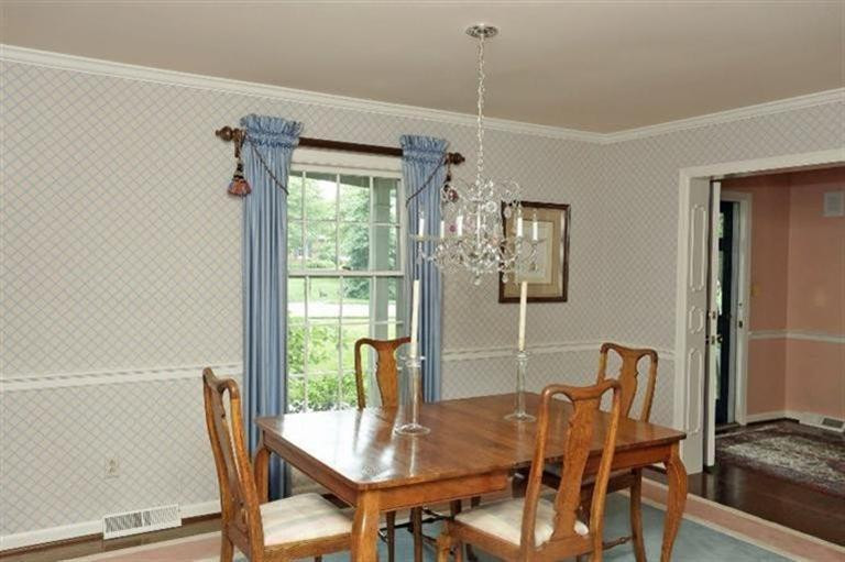 816 Cahaba Road Lexington, KY 40502 - Photo 2 of 25 From the entry of this home is the forma