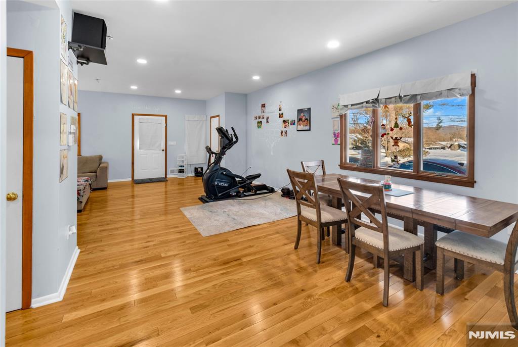 20 Center Street Butler, NJ 07405 - Photo 11 of 18