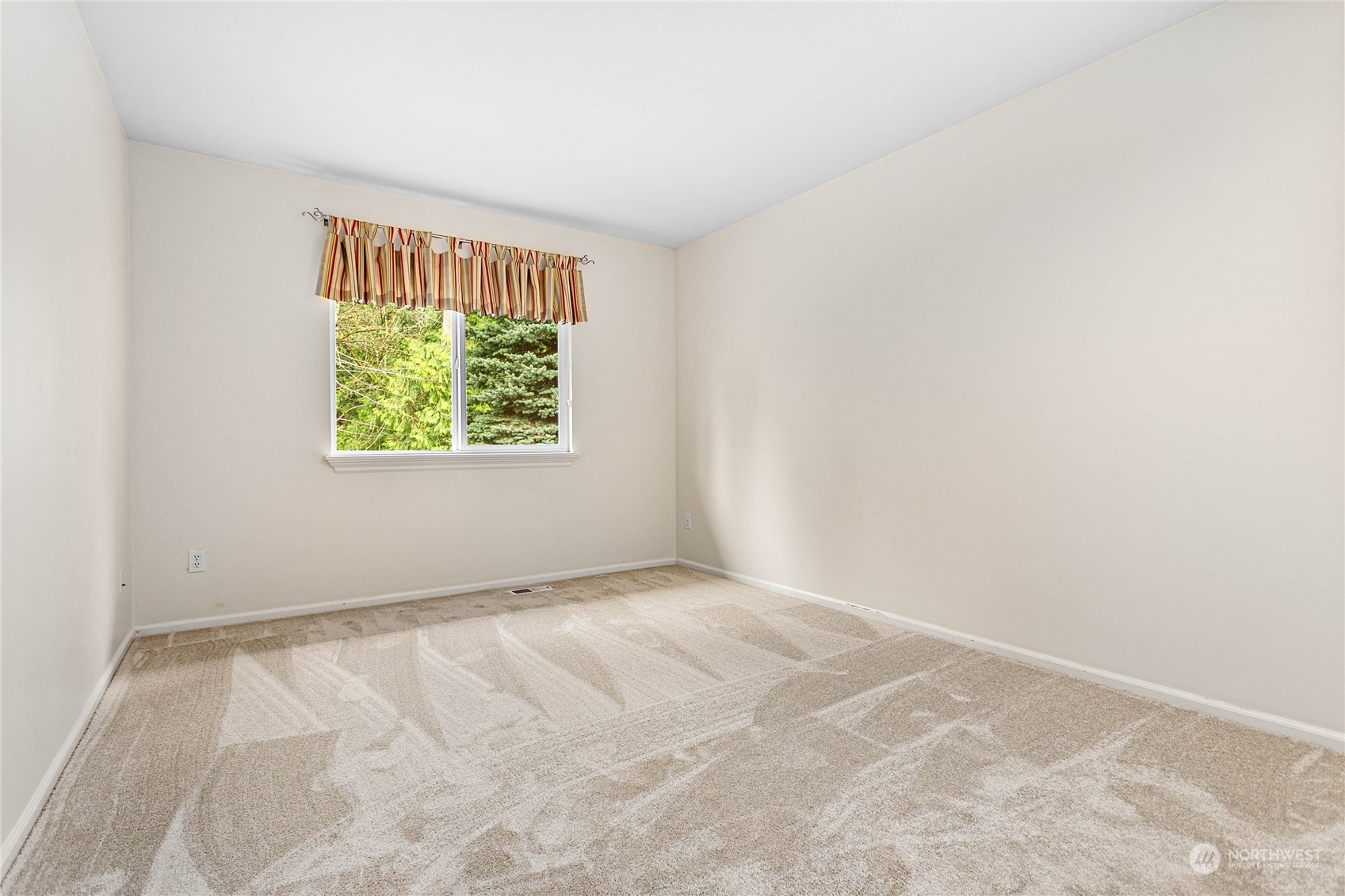 2509 201st Street Southeast Bothell, WA 98021 - Photo 28 of 33 an empty room with a window