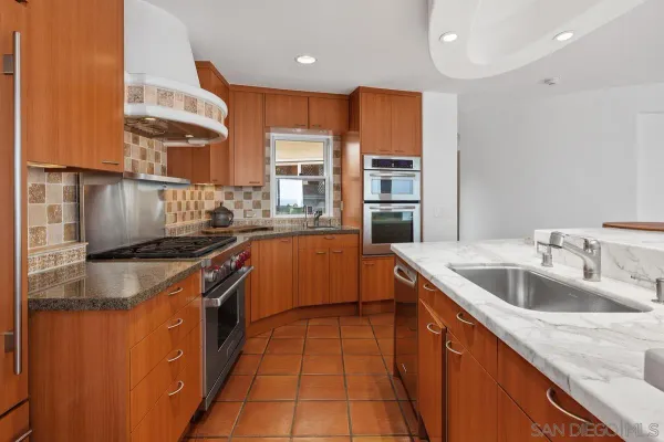 $6,175,000 | 5716 Dolphin Place, La Jolla, CA 92037