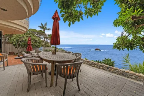 a table and chairs sitting in the middle of a patio