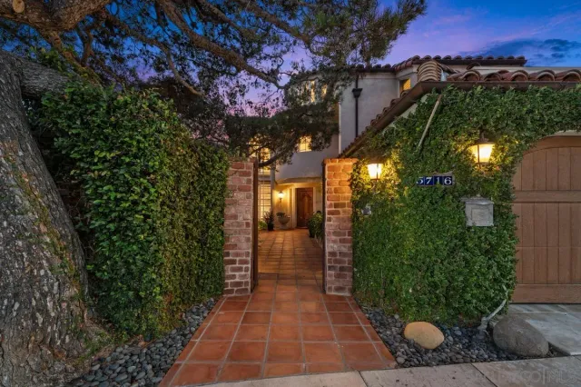 a living room with lots of furniture and a rug
