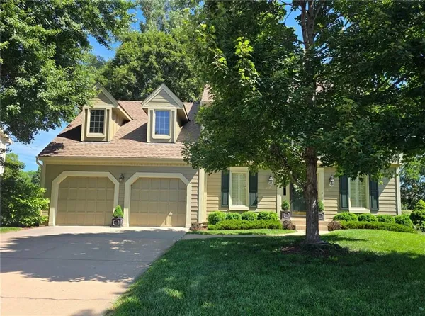 $450,000 | 7930 West 117th Street, Overland Park, KS 66210