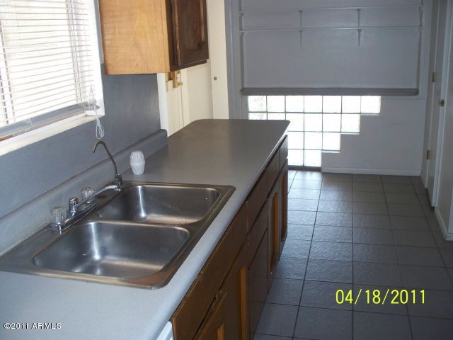 1005 West Elna Rae Street Tempe, AZ 85281 - Photo 2 of 12 kitchen