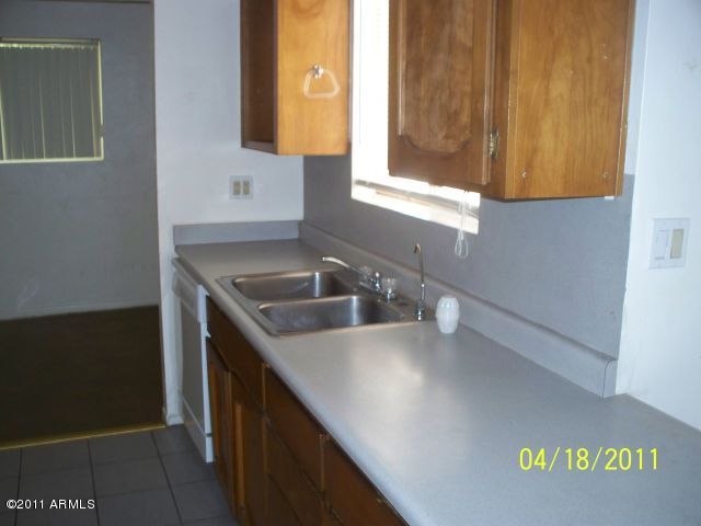 1005 West Elna Rae Street Tempe, AZ 85281 - Photo 3 of 12 kitchen2