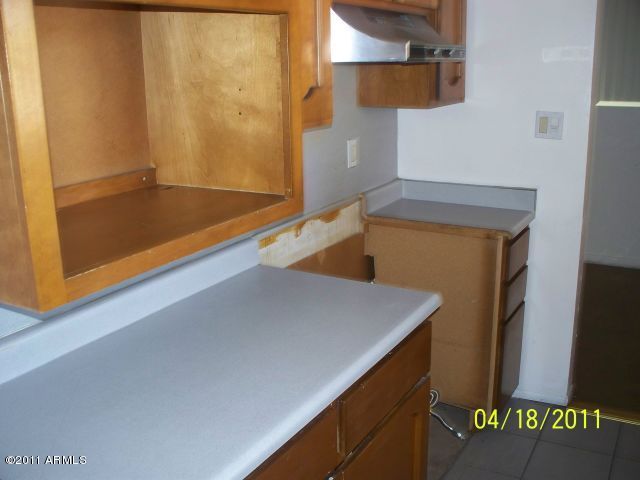 1005 West Elna Rae Street Tempe, AZ 85281 - Photo 4 of 12 Kitchen3