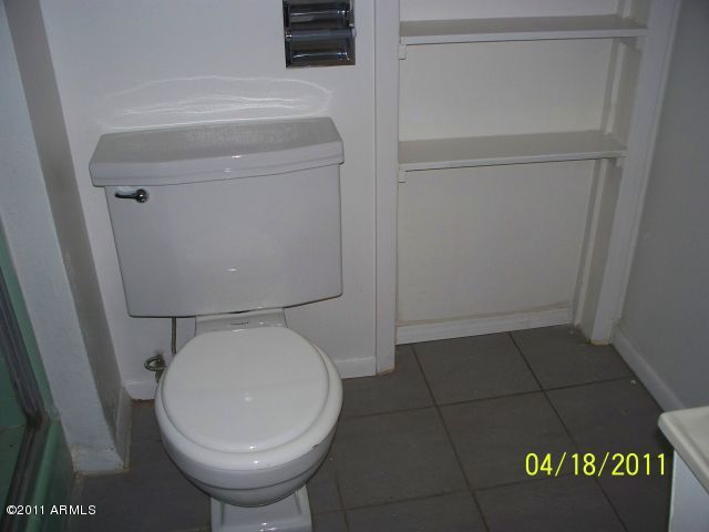 1005 West Elna Rae Street Tempe, AZ 85281 - Photo 10 of 12 guestbath