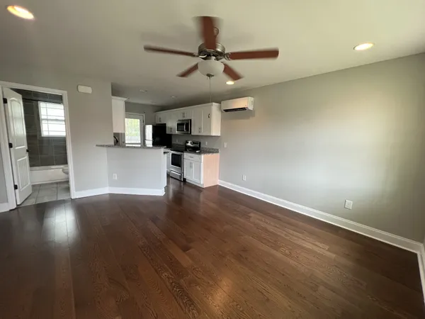 $1,500 | 908 25th Avenue North, Nashville, TN 37208