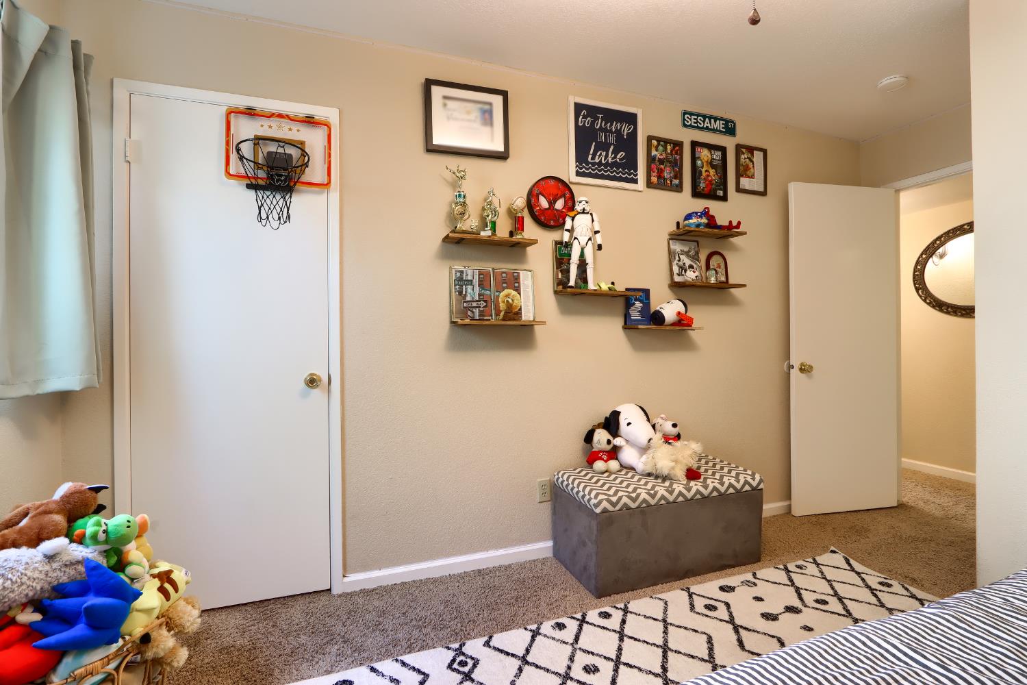 50840 Smoke Tree Trail Bass Lake, CA 93604 - Photo 25 of 43 a living room with a couch and painting on the wall