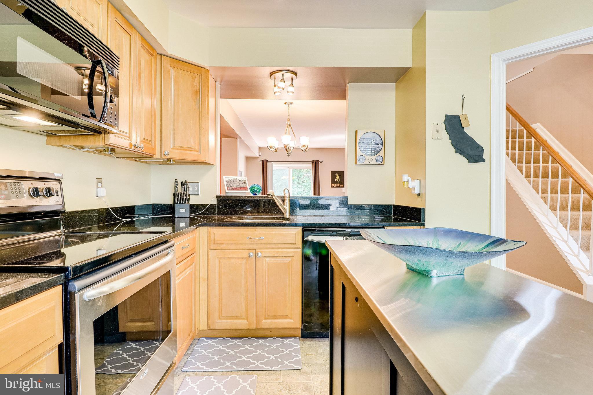 8569 Springfield Oaks Drive Springfield, VA 22153 - Photo 9 of 51 Gallery Image 9