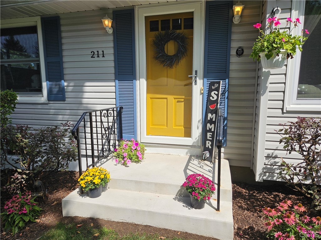 211 Stonehedge Road Camillus, NY 13031 - Photo 2 of 20 Gallery Image 2