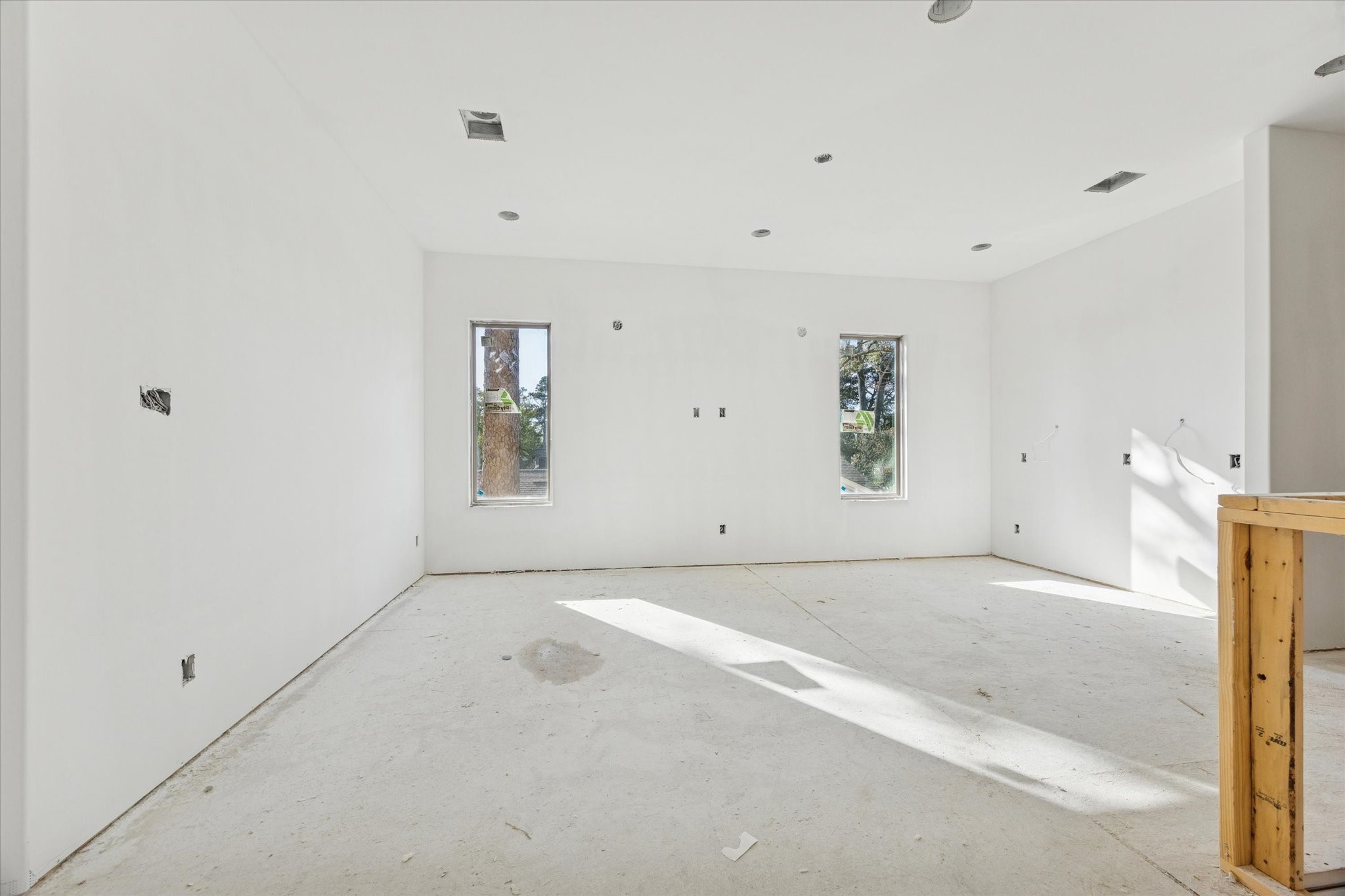 515 West 33rd Street Houston, TX 77018 - Photo 17 of 30 a view of an empty room
