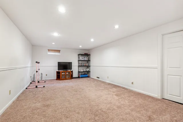 a view of a livingroom with furniture