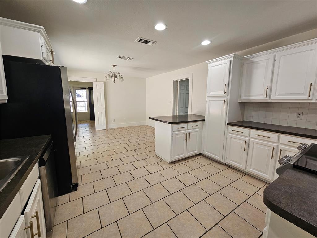 806 West Spring Street Weatherford, TX 76086 - Photo 7 of 24