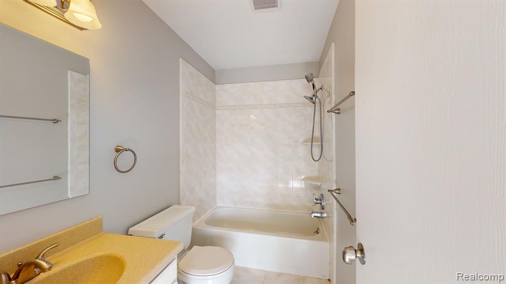 1226 Kings Cove Court Rochester Hills, MI 48306 - Photo 14 of 34