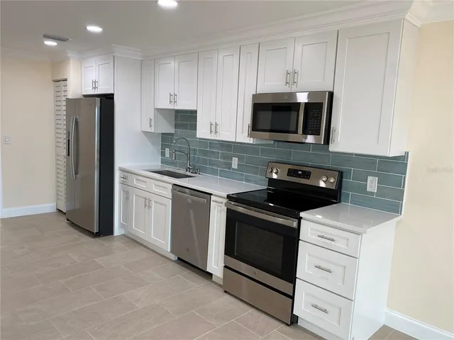 $2,750 | 1105 Gulf Way, Unit 2, St. Pete Beach, FL 33706