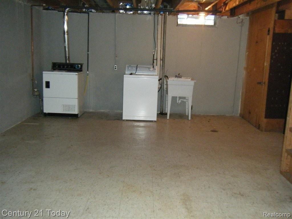 19386 Rensellor Street Livonia, MI 48152 - Photo 18 of 25 Storage/Laundry Rm