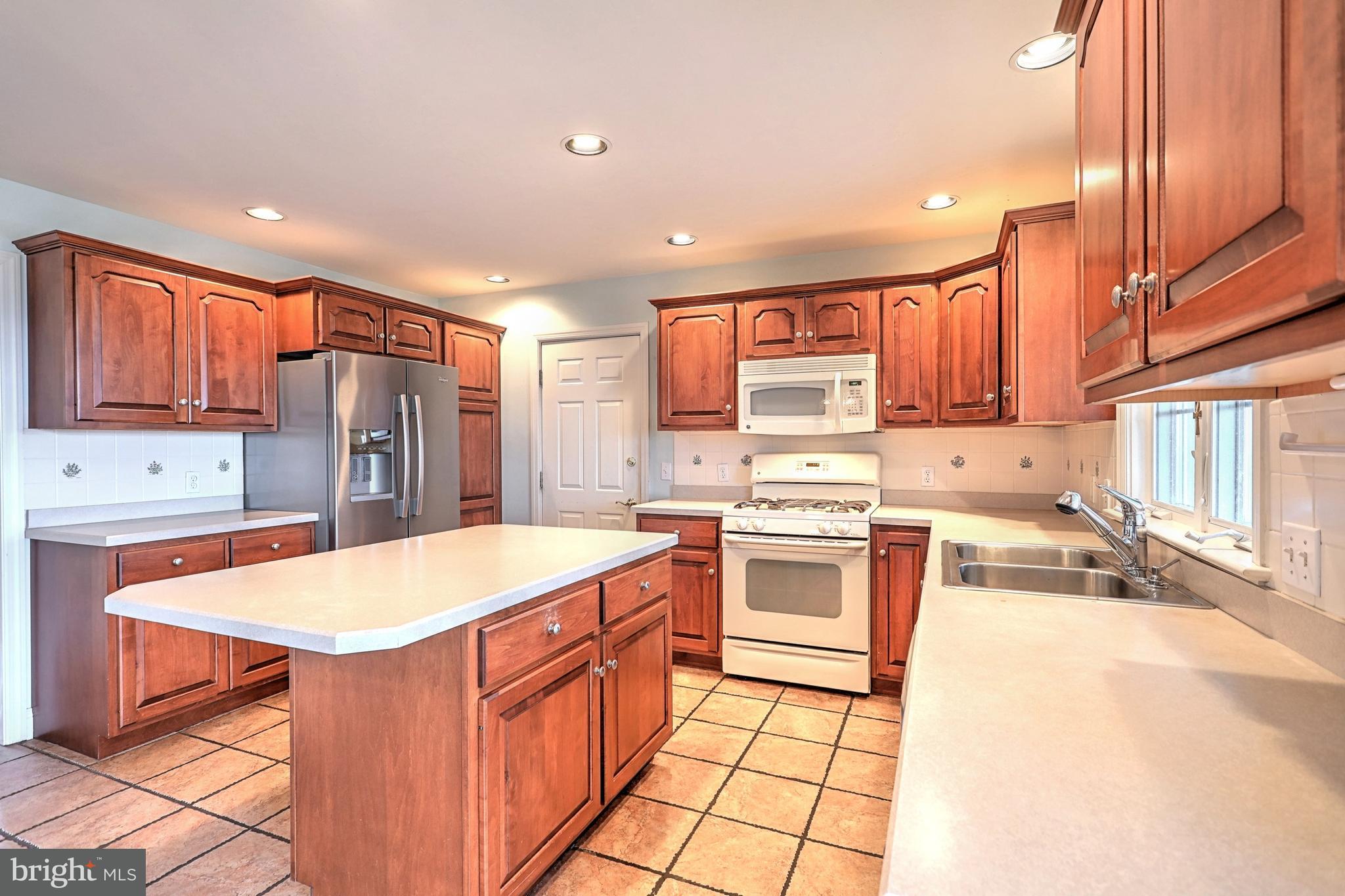 591 Campbell Road York, PA 17402 - Photo 7 of 25 Gallery Image 7