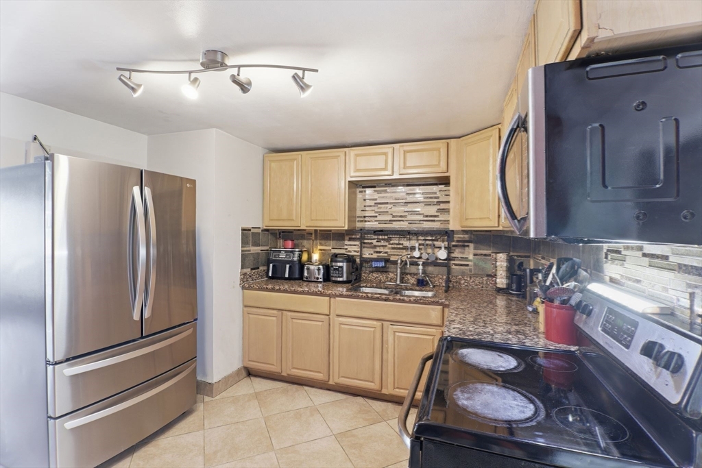 39 Groton Street Springfield, MA 01129 - Photo 7 of 30
