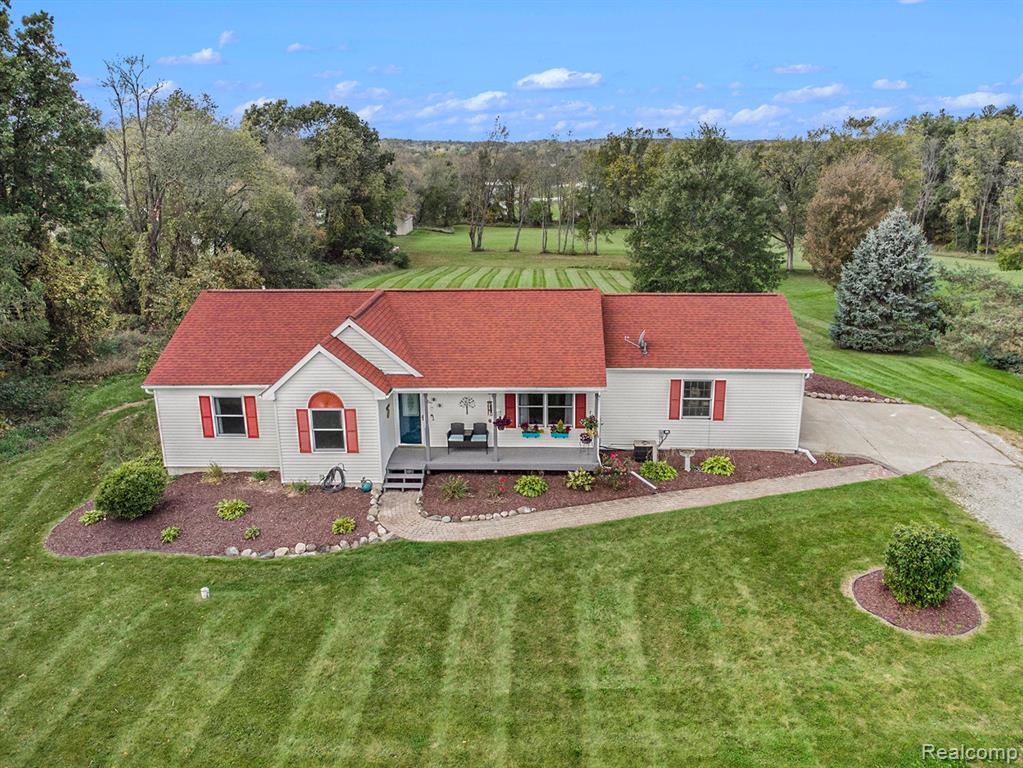 6095 Denton Hill Road Fenton, MI 48430 - Photo 1 of 37