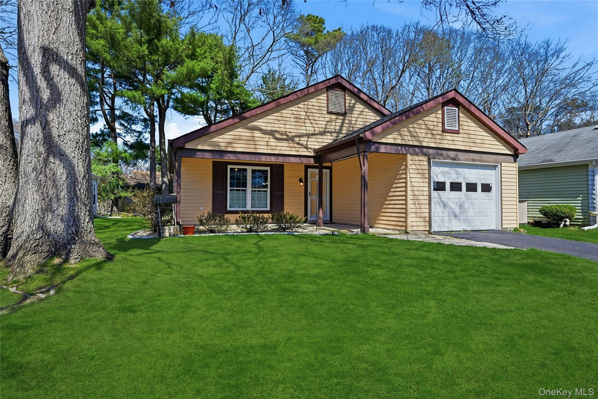 204 Belfast Lane Ridge, NY 11961 - Photo 2 of 23