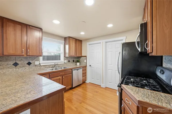 $409,950 | 1721 Madison Street, Unit B, Everett, WA 98203