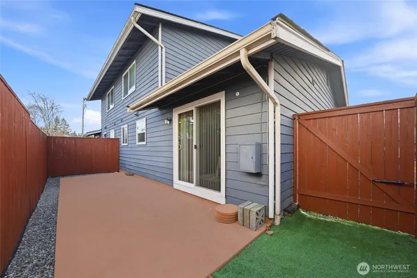 $409,950 | 1721 Madison Street, Unit B, Everett, WA 98203