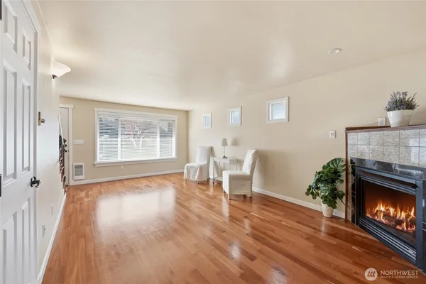 $409,950 | 1721 Madison Street, Unit B, Everett, WA 98203