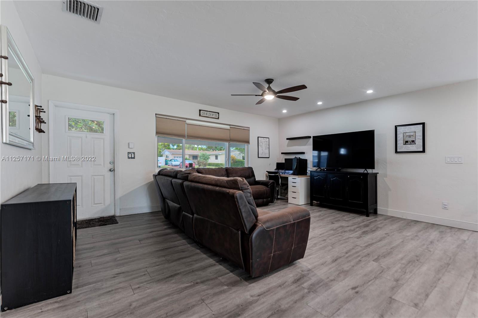 19218 Southwest 92nd Road Cutler Bay, FL 33157 - Photo 11 of 41
