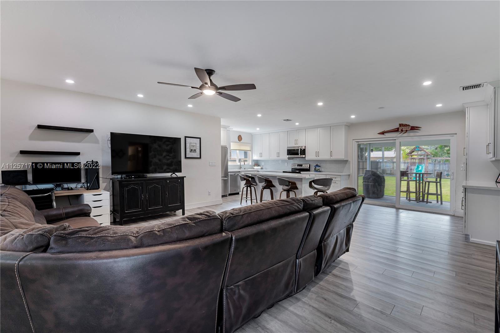 19218 Southwest 92nd Road Cutler Bay, FL 33157 - Photo 9 of 41