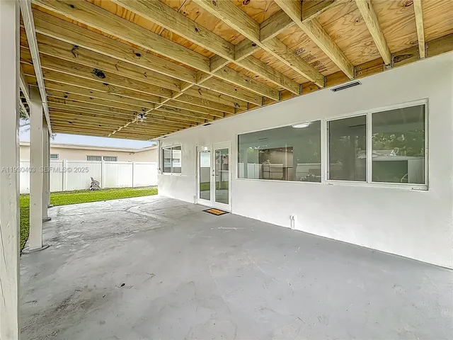 a view of a house with backyard and porch