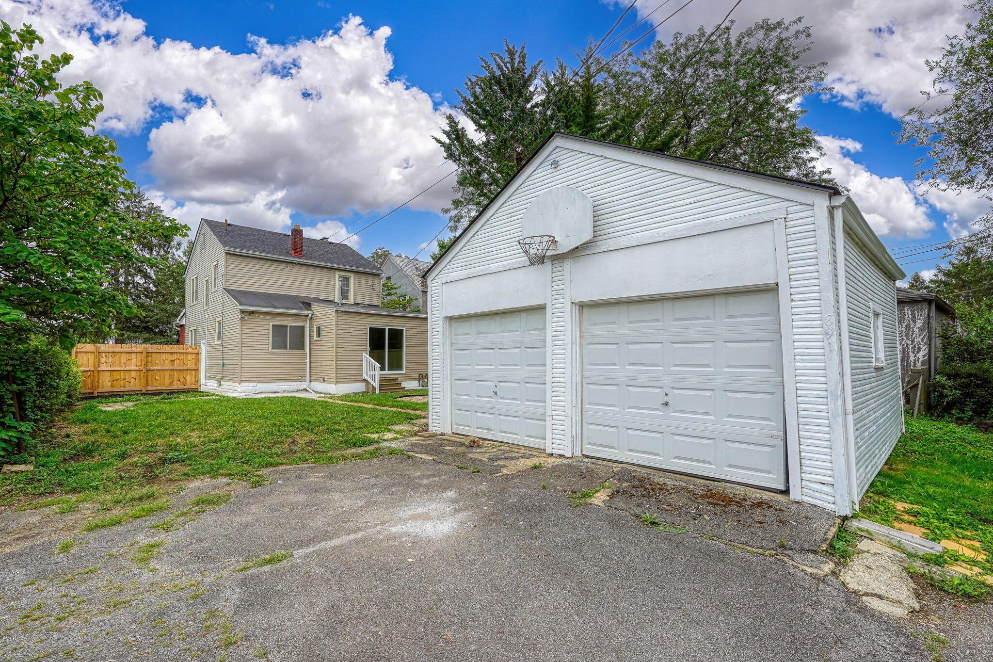 891 Vernon Road Columbus, OH 43209 - Photo 10 of 38