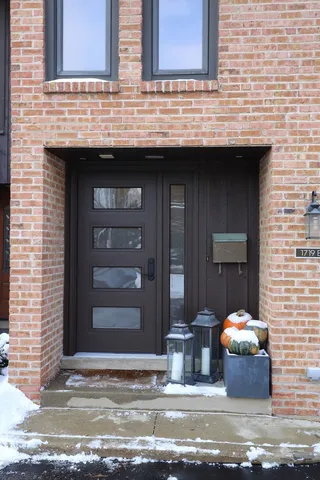 $750,000 | 1719 Wildberry Drive, Unit B, Glenview, IL 60025