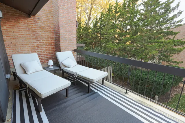 $750,000 | 1719 Wildberry Drive, Unit B, Glenview, IL 60025