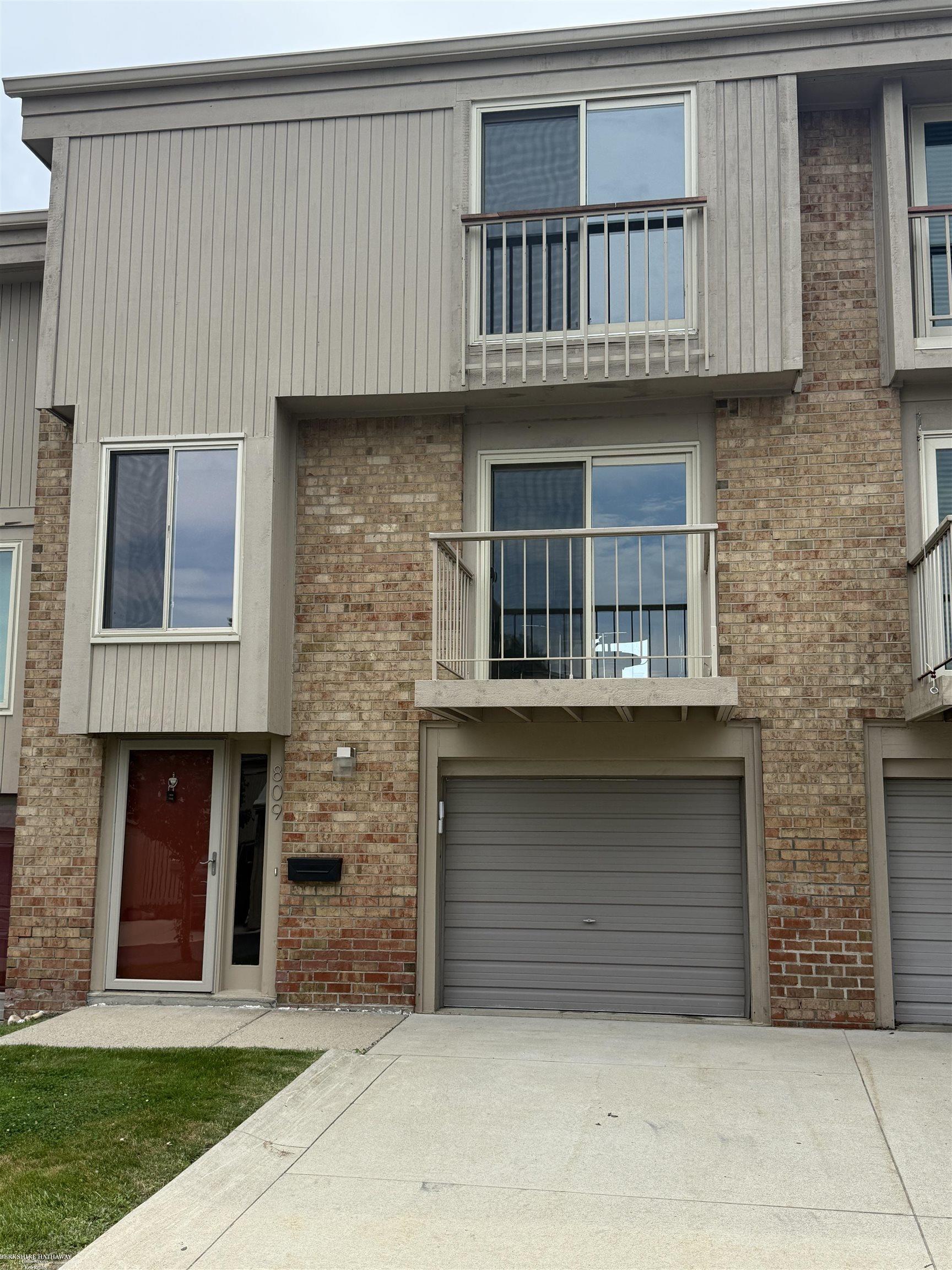 809 Oak Brook Ridge Drive Rochester Hills, MI 48307 - Photo 2 of 28
