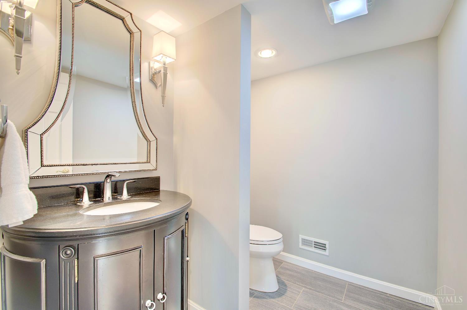 5995 Drake Road Cincinnati, OH 45243 - Photo 24 of 80